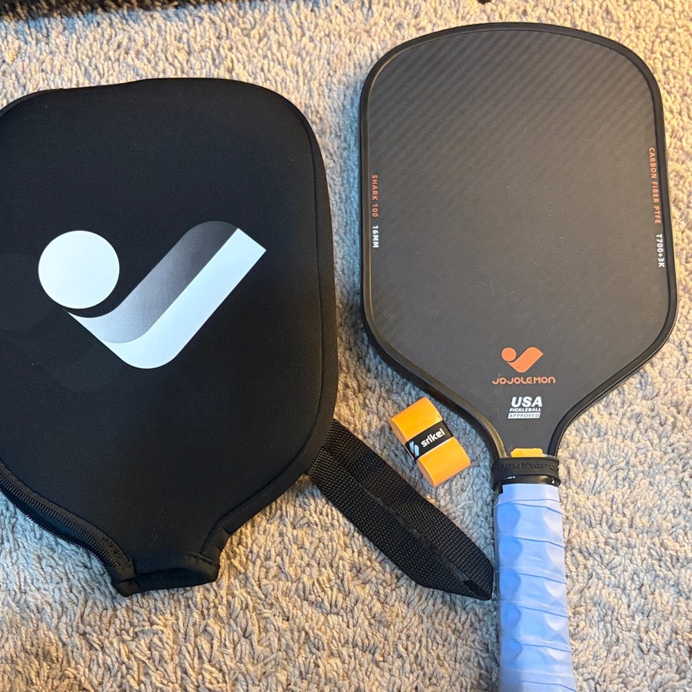 JoJolemon pickleball paddle with cover